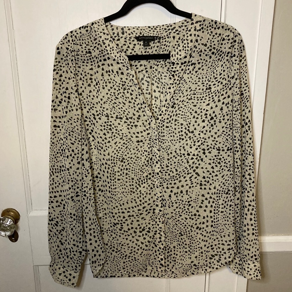 BANANA REPUBLIC patterned flowy blouse